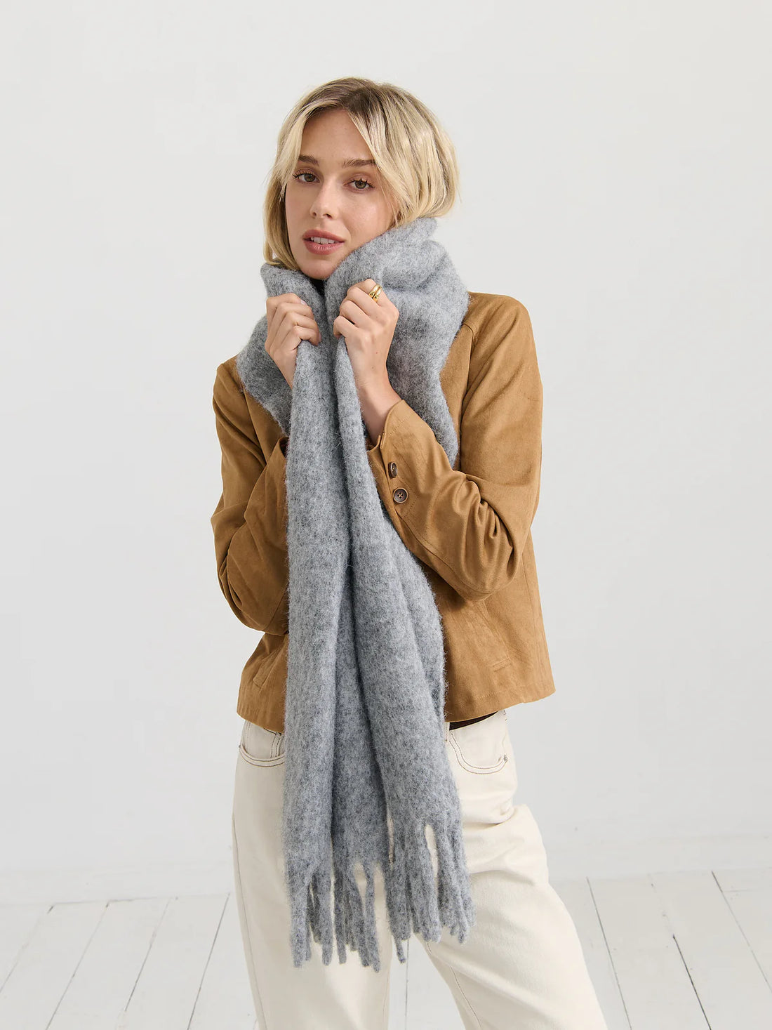 Betty Fluffy Scarf Grey