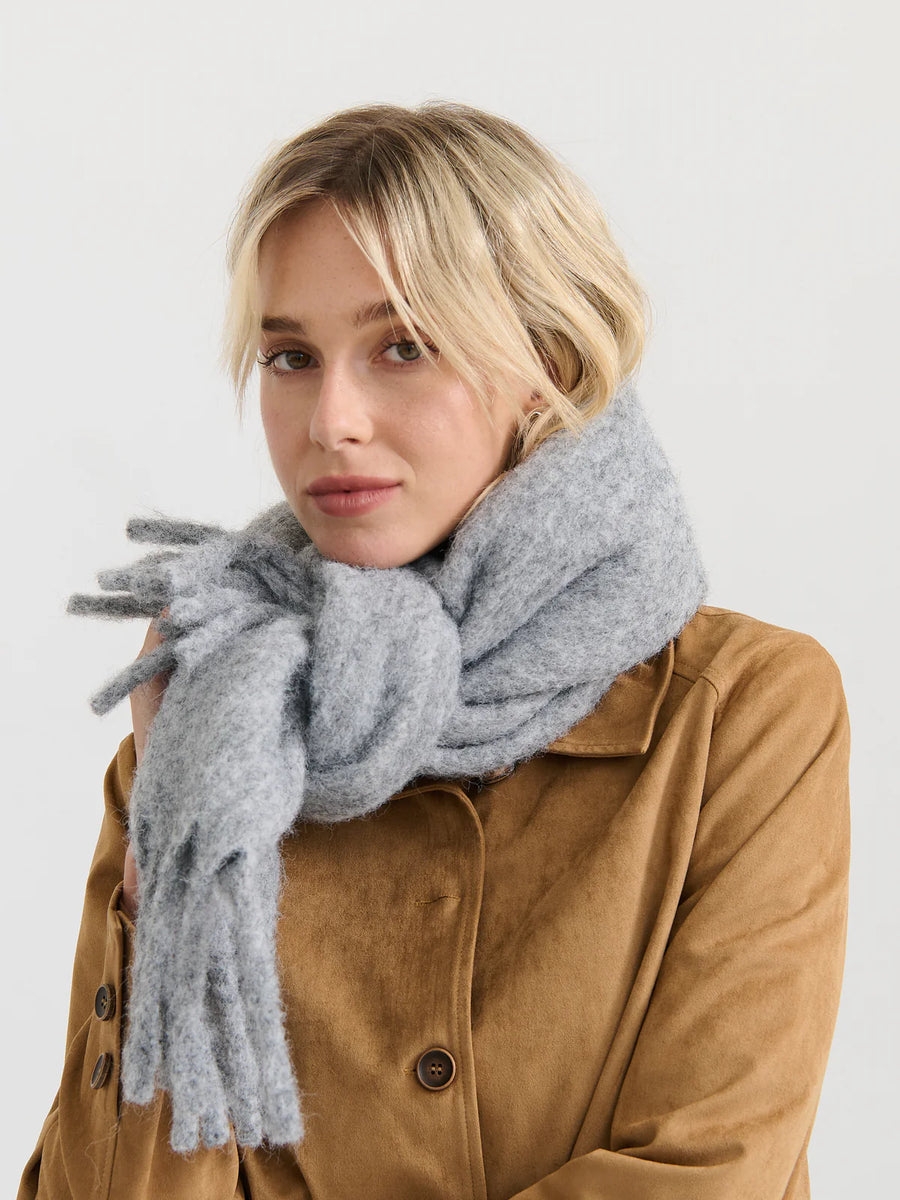 Betty Fluffy Scarf Grey