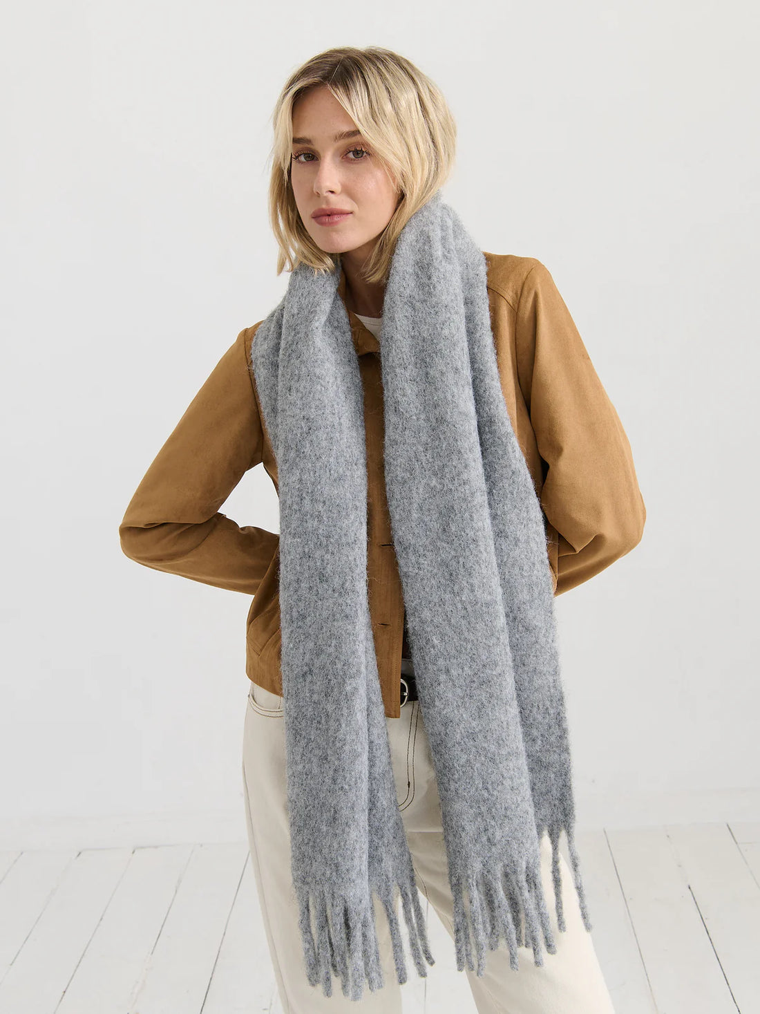 Betty Fluffy Scarf Grey