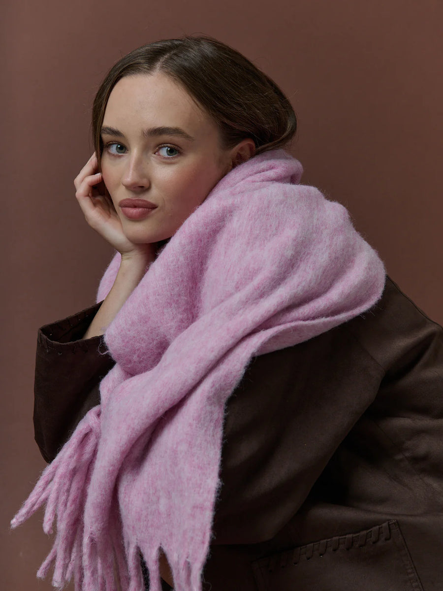 Betty Fluffy Scarf Pink